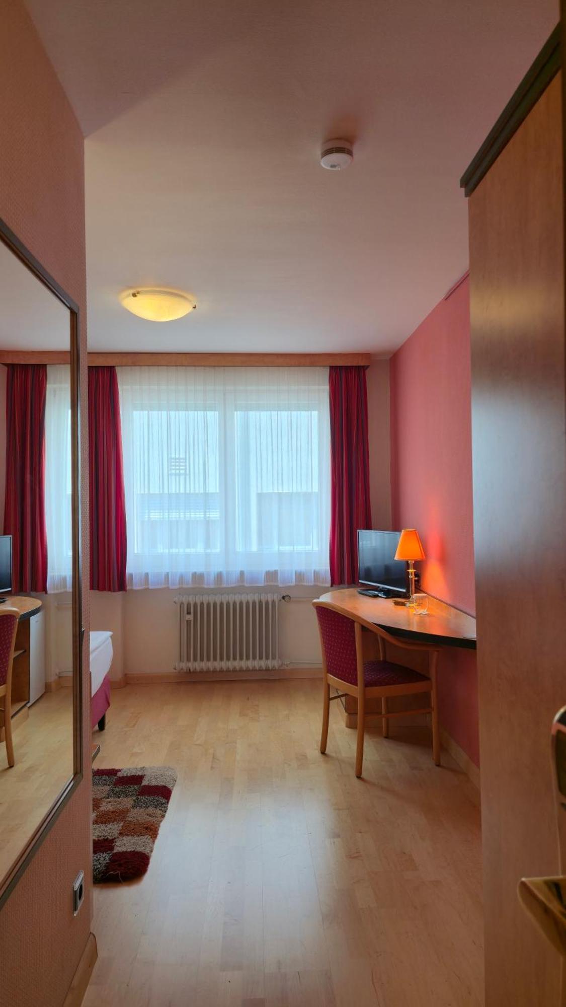 Boardinghouse Sonne Hotel Offenburg Szoba fotó